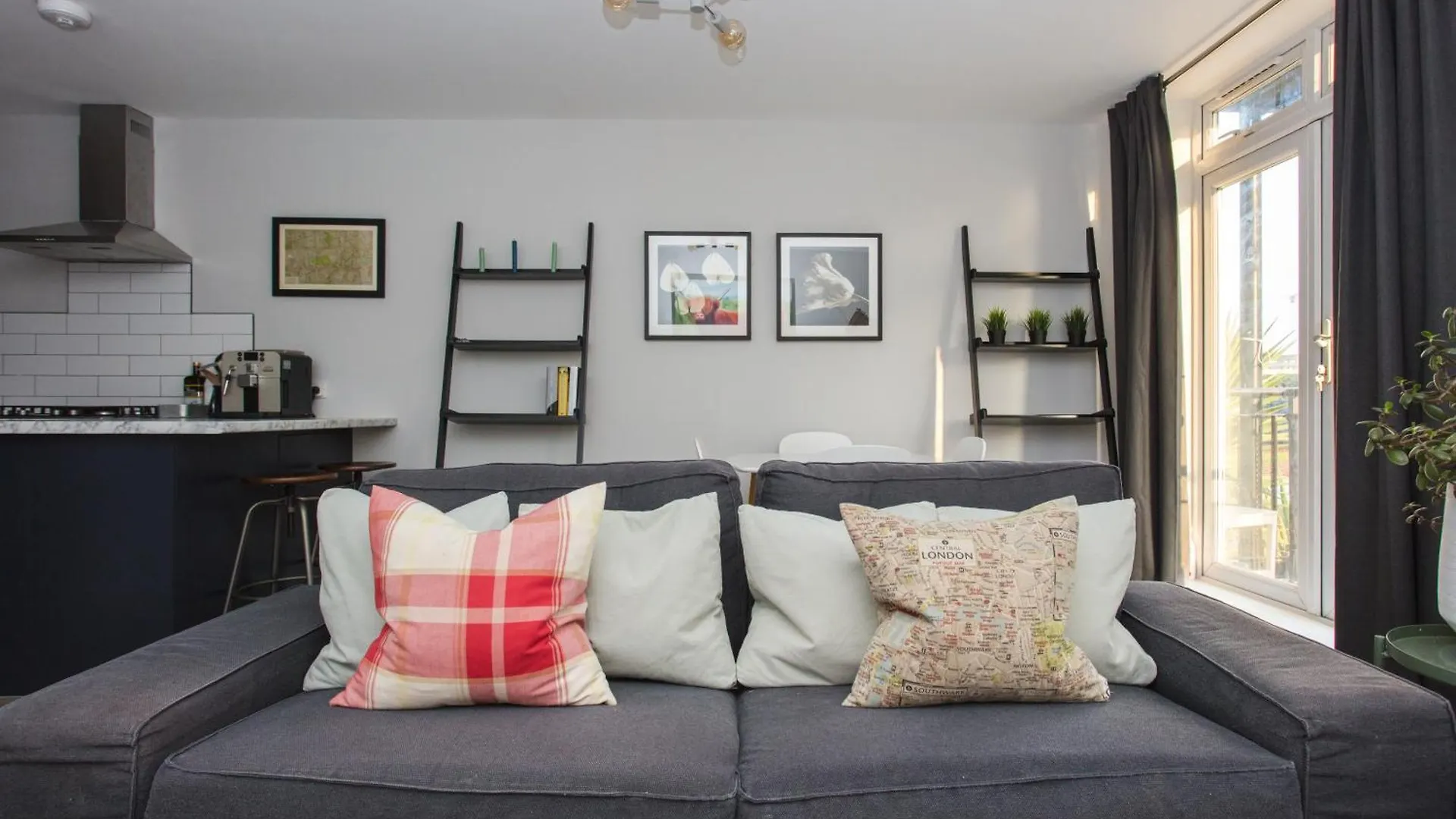 Lovely 2 Bedroom Flat Near Whitechapel Station London 0*,  United Kingdom