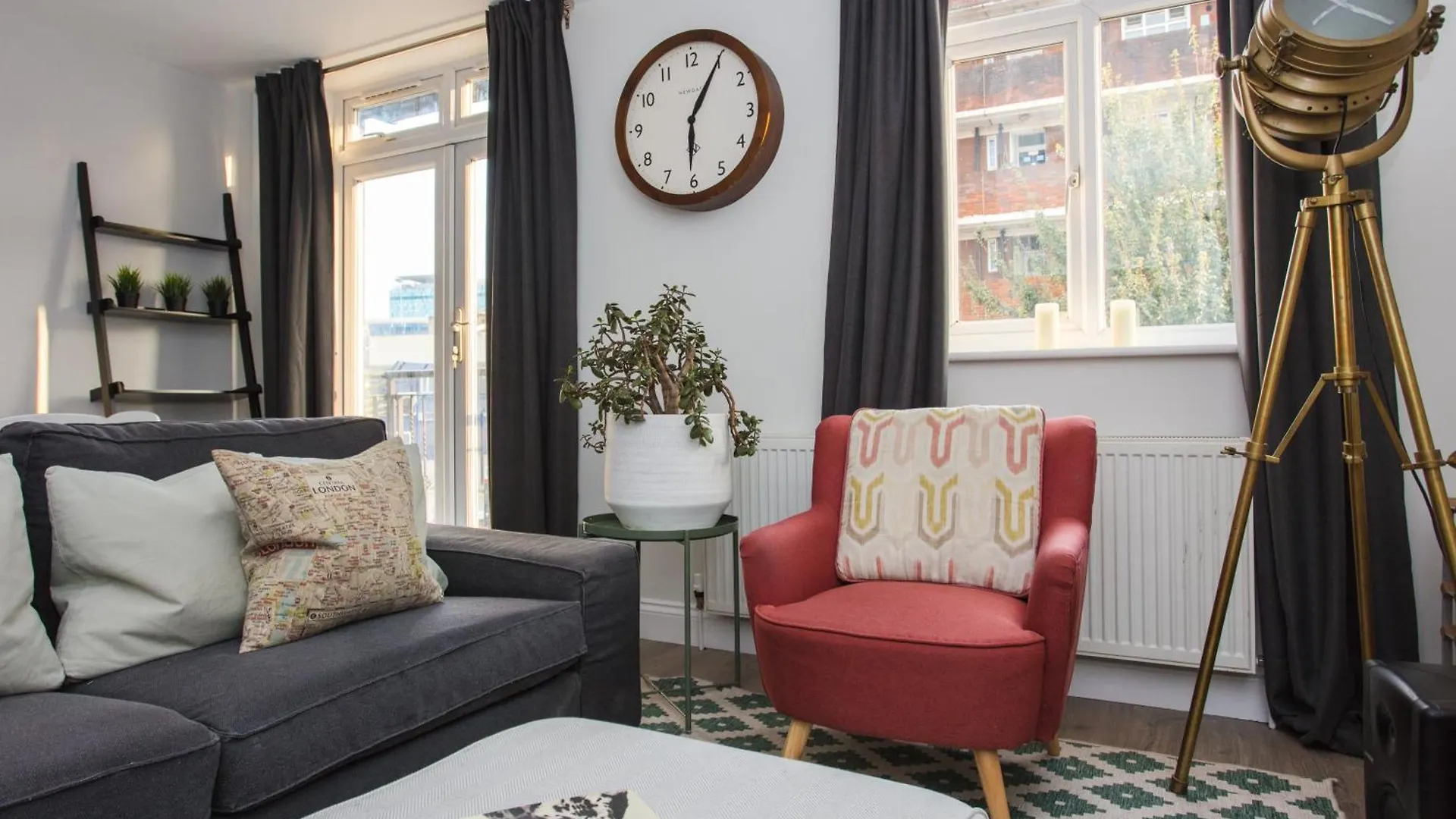 Lovely 2 Bedroom Flat Near Whitechapel Station London 0*,