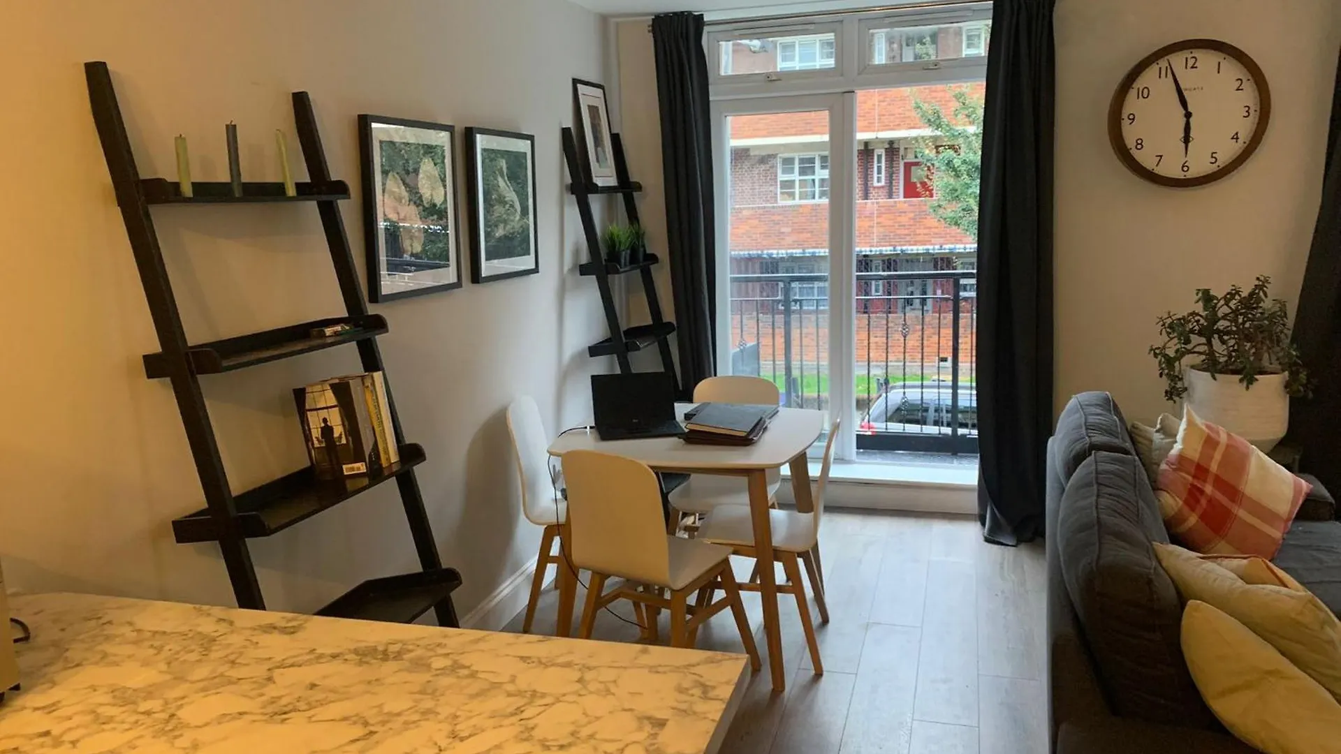 Lovely 2 Bedroom Flat Near Whitechapel Station London Apartment