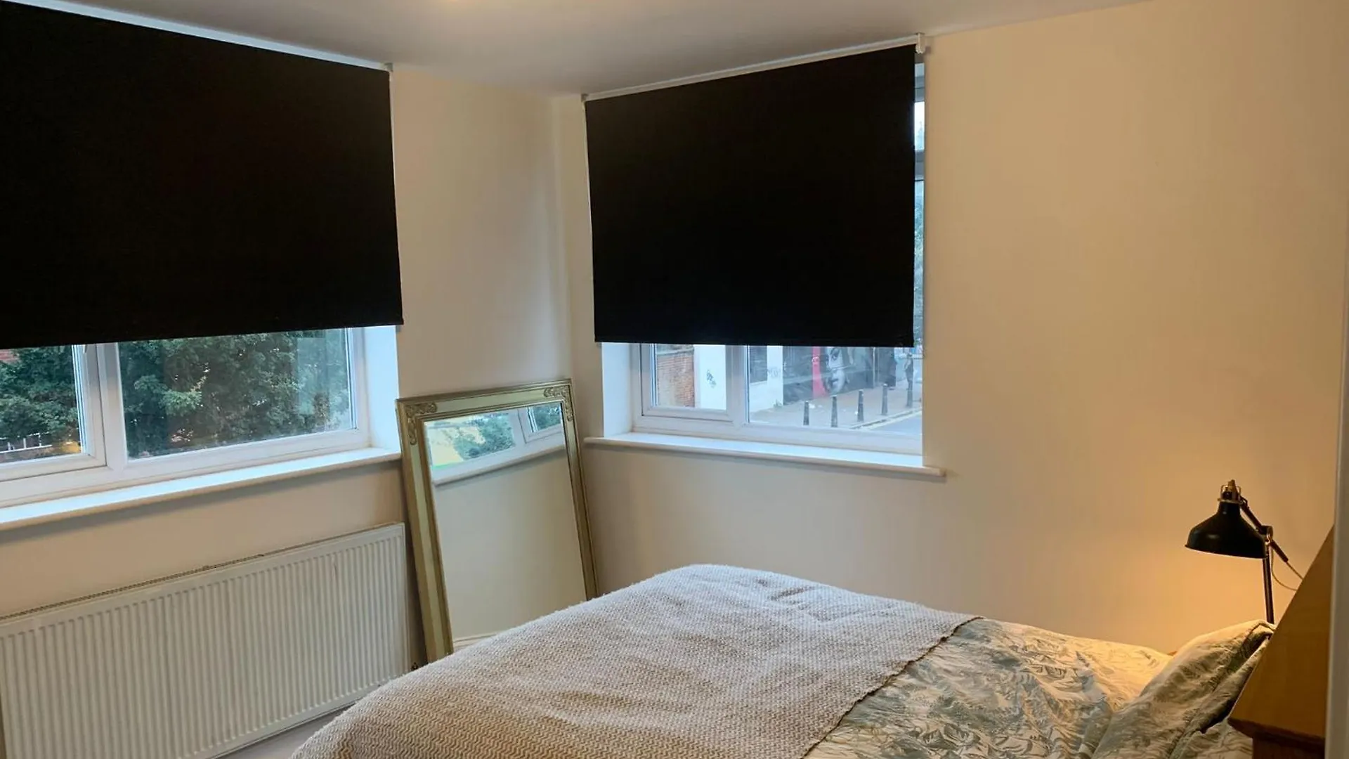 Lovely 2 Bedroom Flat Near Whitechapel Station London Apartment