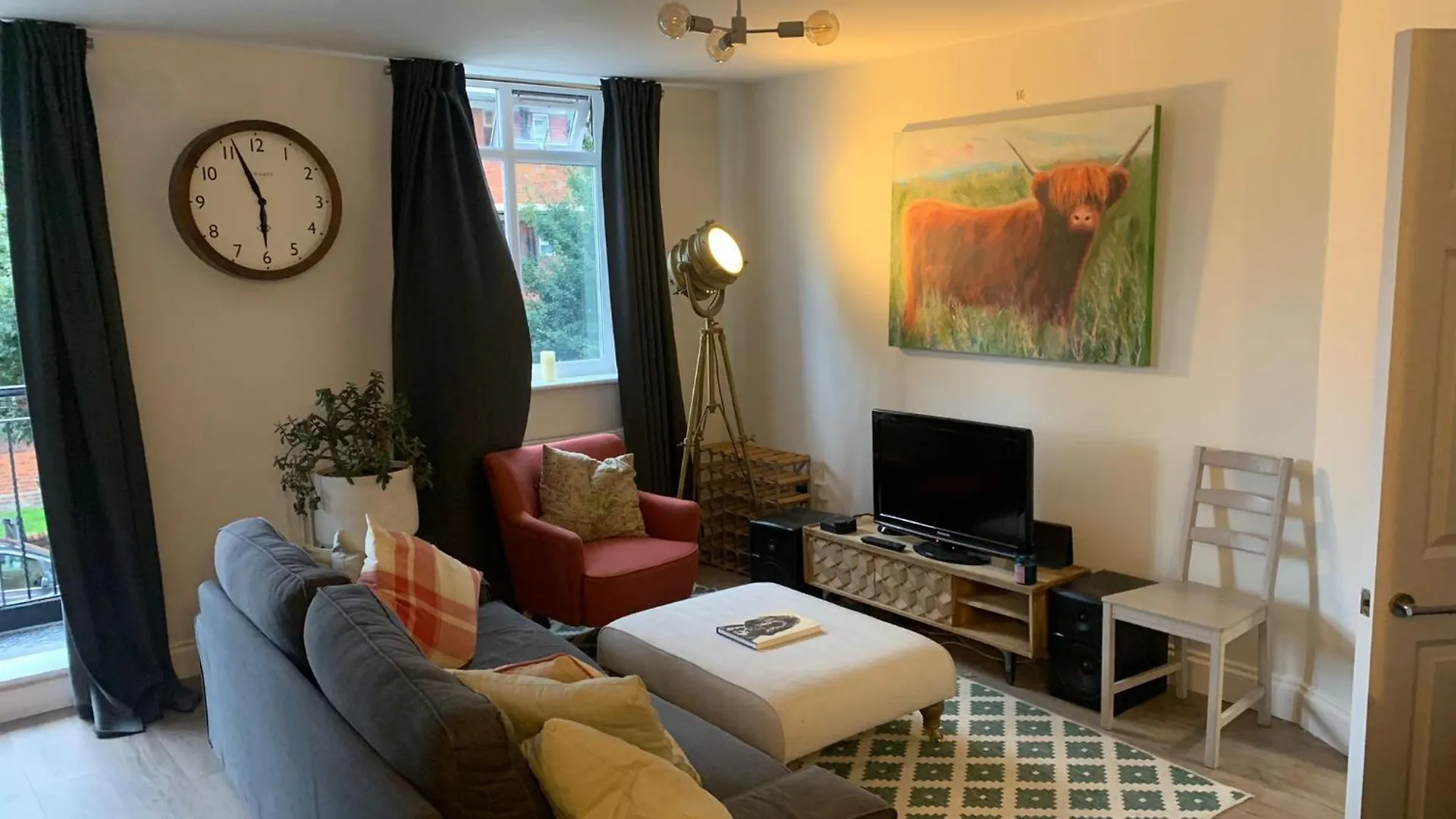 Lovely 2 Bedroom Flat Near Whitechapel Station London